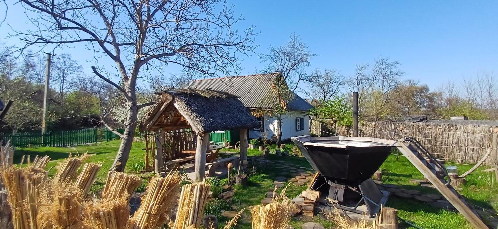 Медова Садиба Subbotiv Bilik gambar